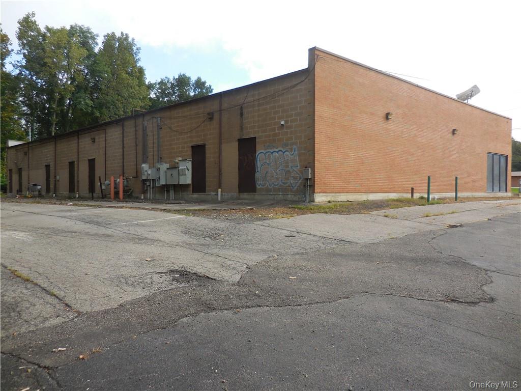 77 N Plank Road Out of NYC Newburgh, NY 12550
