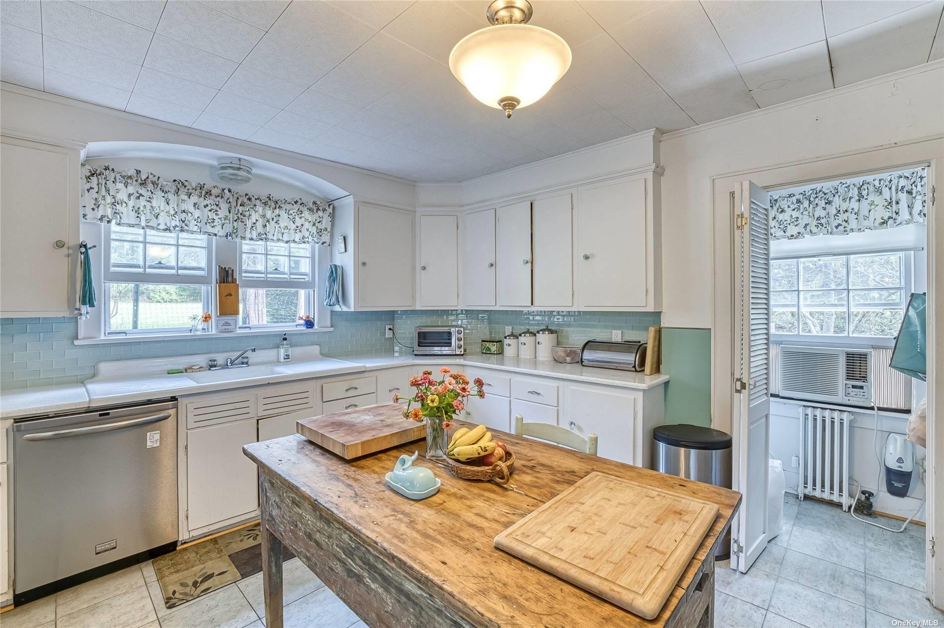 1695 Old Woods Path Southold Southold, NY 11971