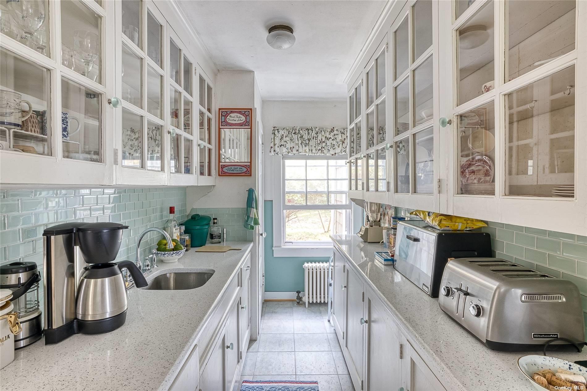 1695 Old Woods Path Southold Southold, NY 11971