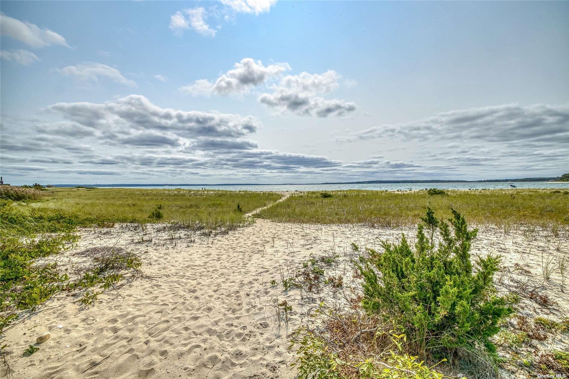 1695 Old Woods Path Southold Southold, NY 11971