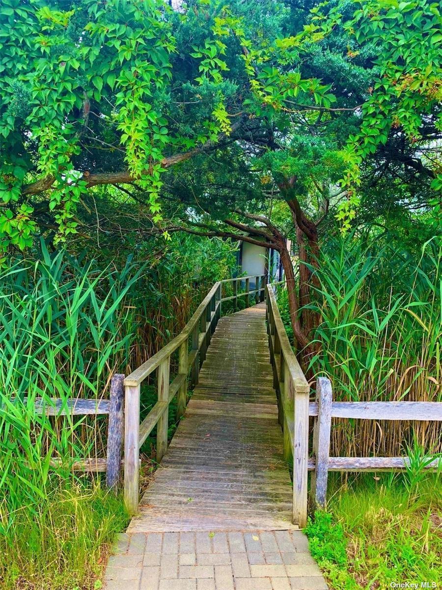 30 Gale Walk Seaview Seaview, NY 11770