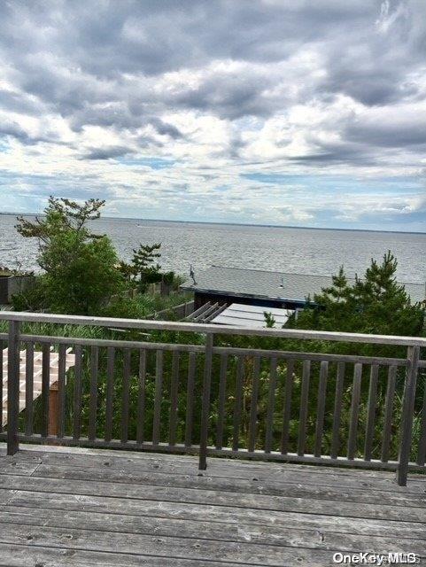 320 Frigate Rdw Ocean Beach Ocean Beach, NY 11770