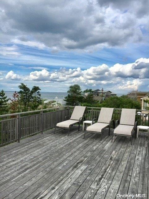 320 Frigate Rdw Ocean Beach Ocean Beach, NY 11770