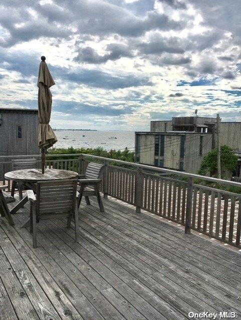 320 Frigate Rdw Ocean Beach Ocean Beach, NY 11770