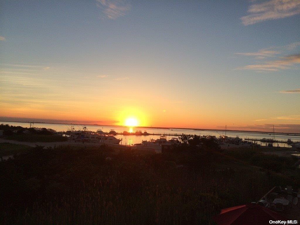 12 Sea Breeze Walk Atlantique Atlantique, NY 11706