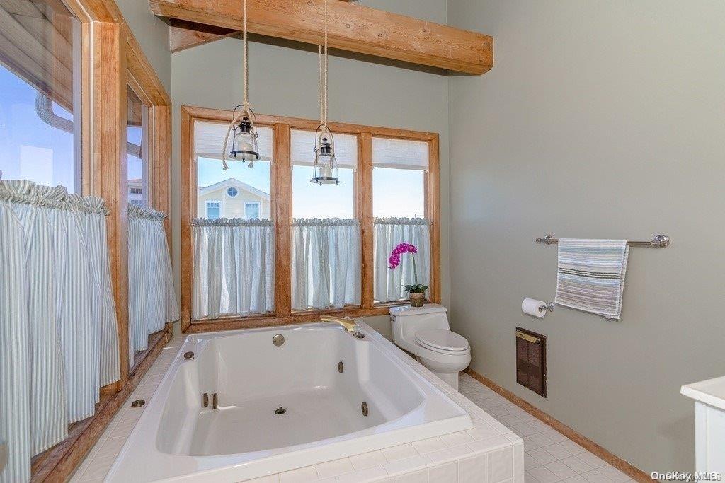 12 Sea Breeze Walk Atlantique Atlantique, NY 11706