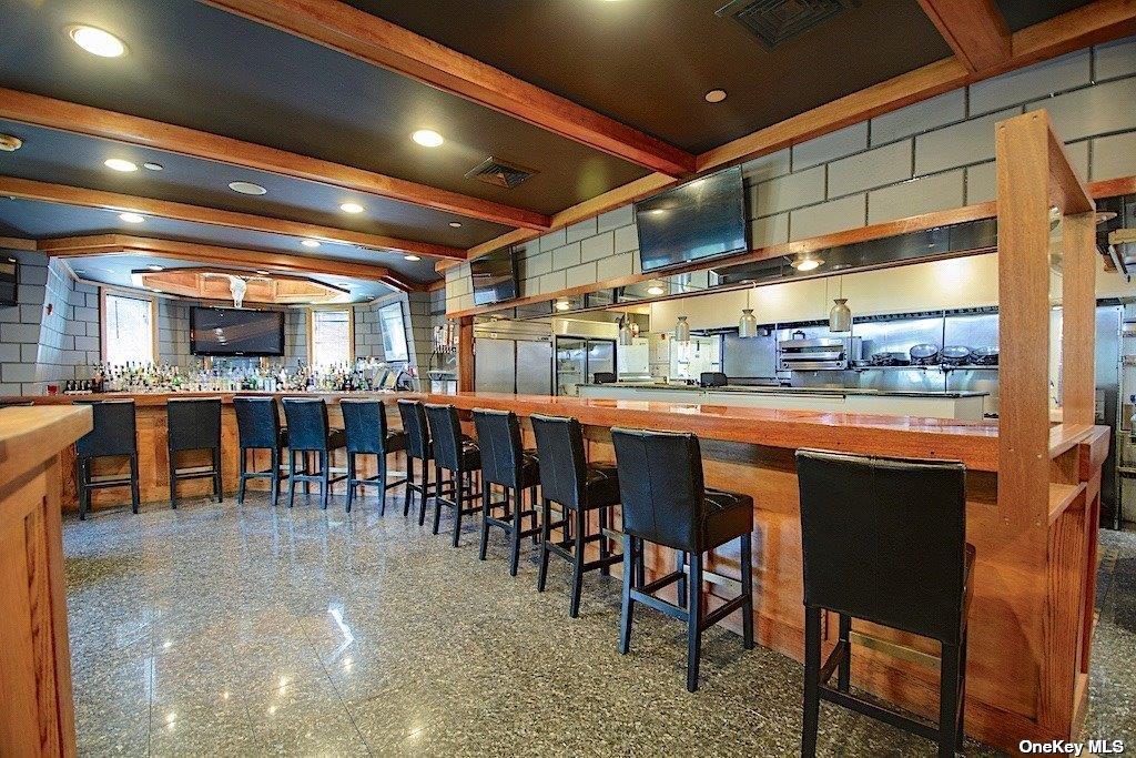 322 West Montauk Hampton Bays Hampton Bays, NY 11946