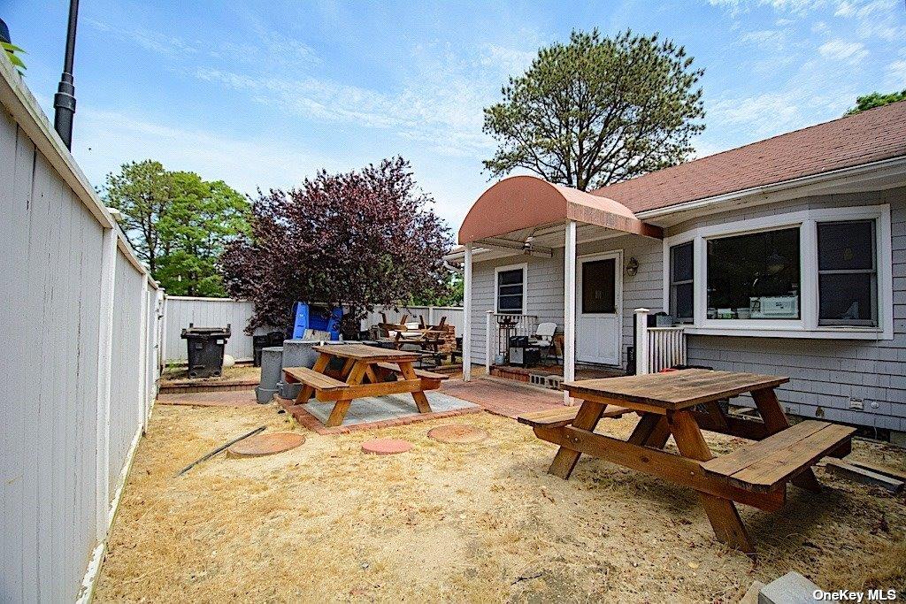 322 West Montauk Hampton Bays Hampton Bays, NY 11946