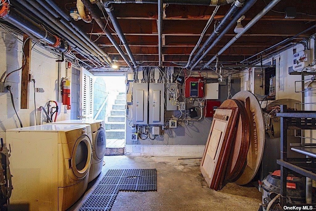 322 West Montauk Hampton Bays Hampton Bays, NY 11946