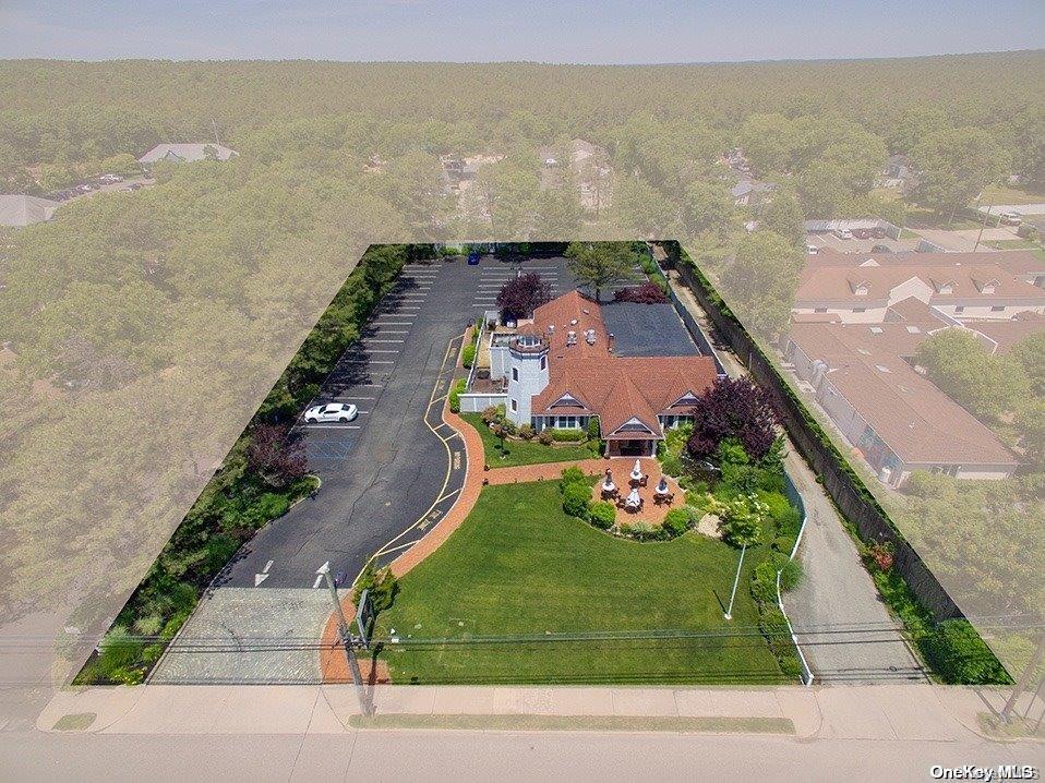 322 West Montauk Hampton Bays Hampton Bays, NY 11946