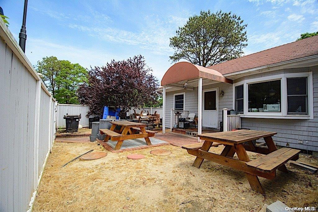 322 West Montauk Hampton Bays Hampton Bays, NY 11946