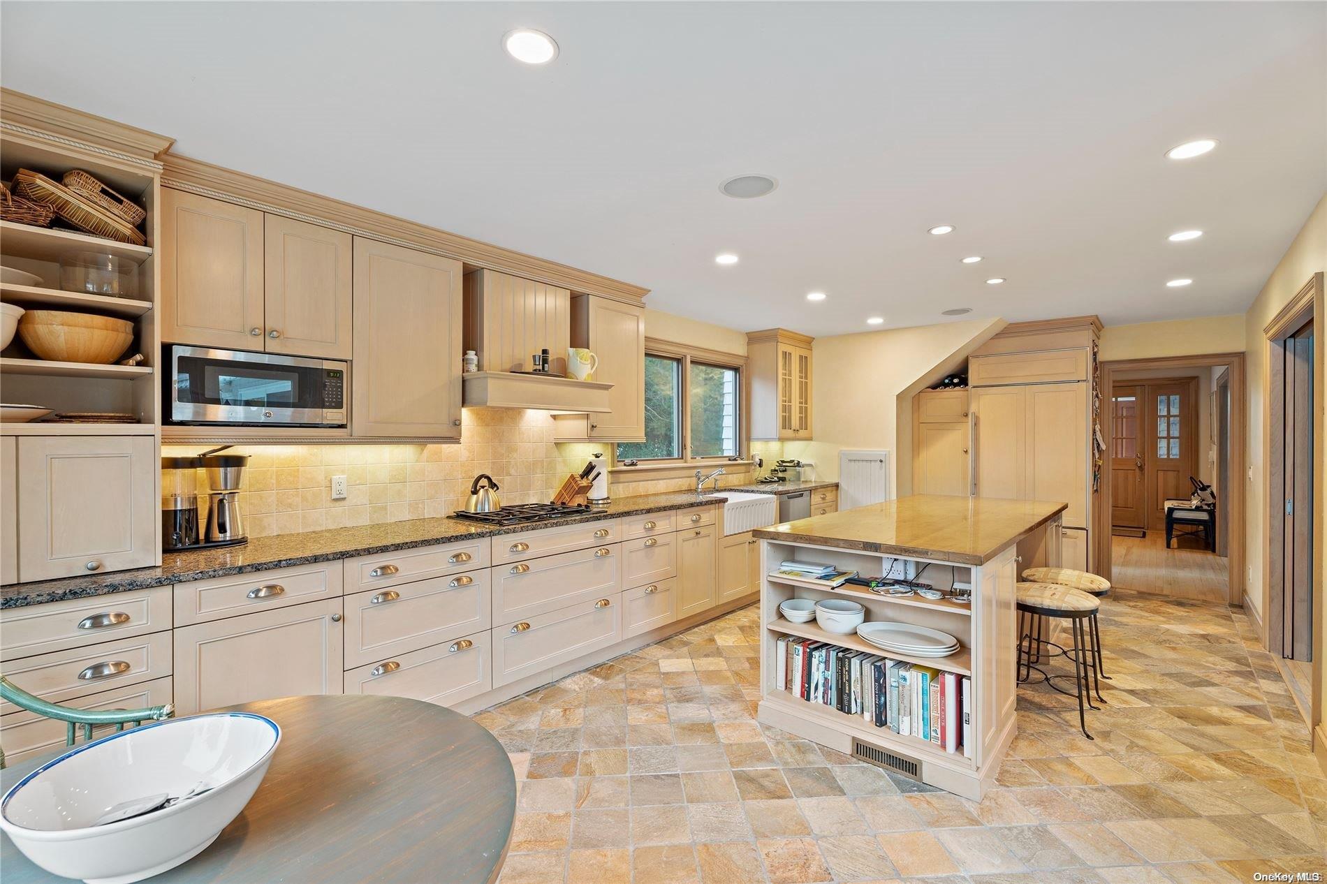 13 Quogo Neck Lane Quogue Quogue NY 11959