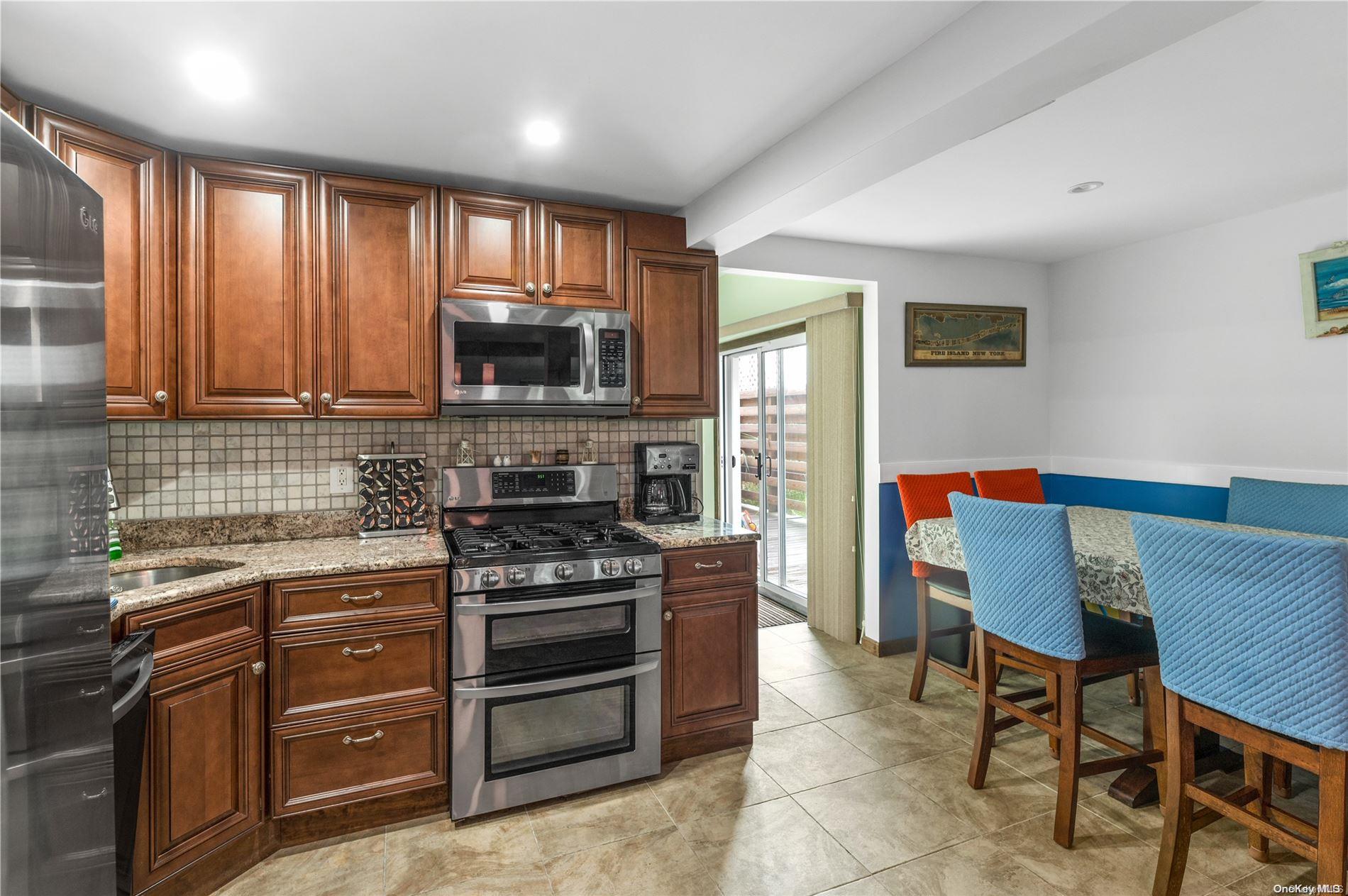 289 Cottage Walk Ocean Beach Ocean Beach, NY 11770