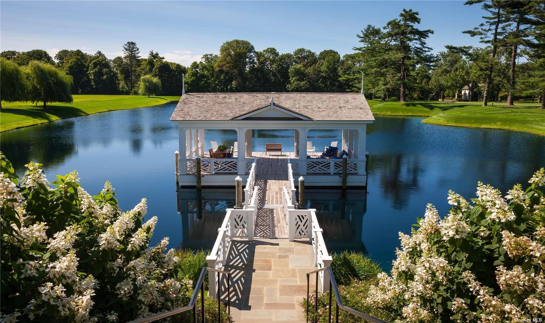 6 Canter Lane Old Westbury Old Westbury, NY 11568