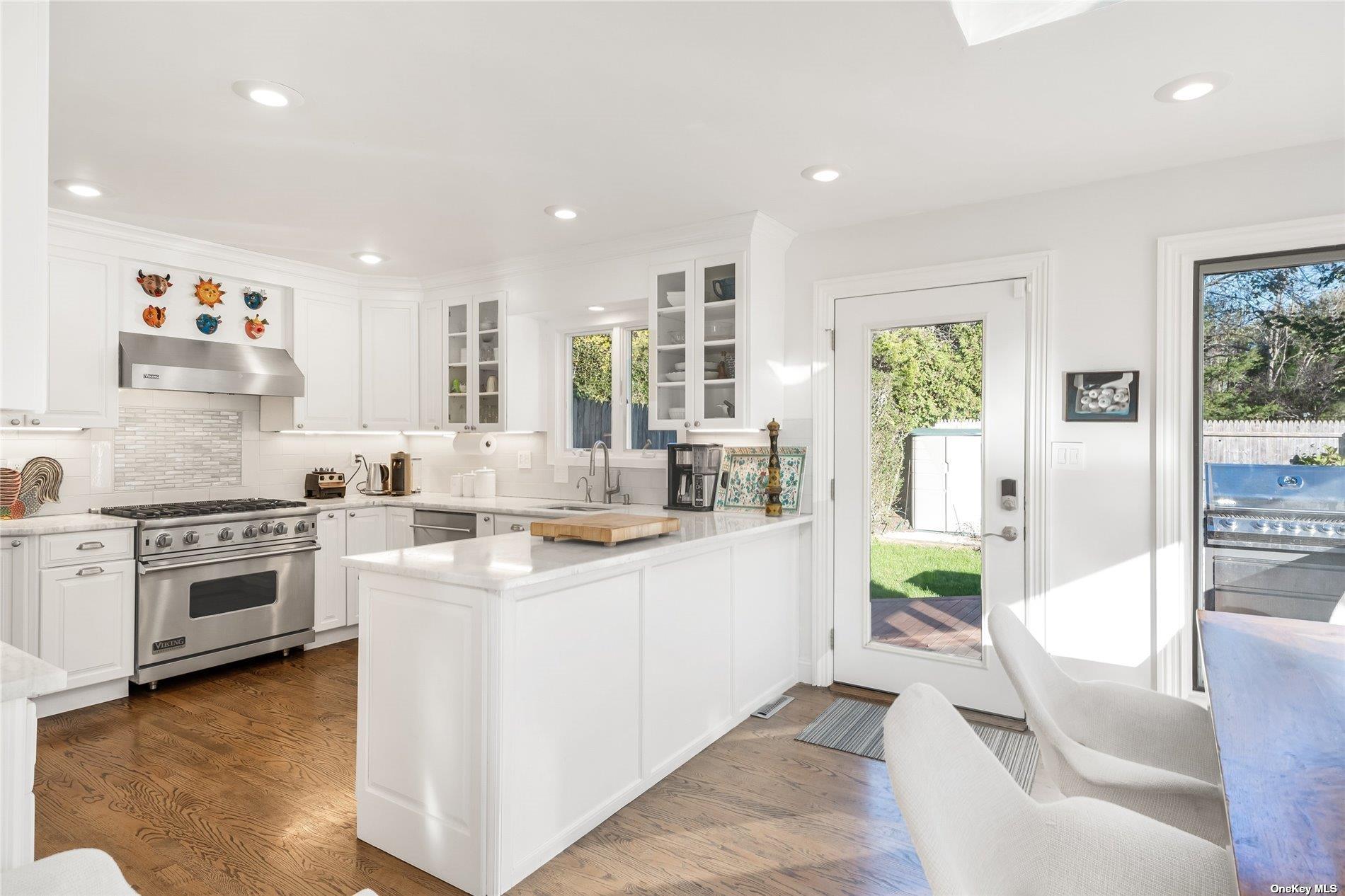 686 Hill Street Southampton Southampton, NY 11968