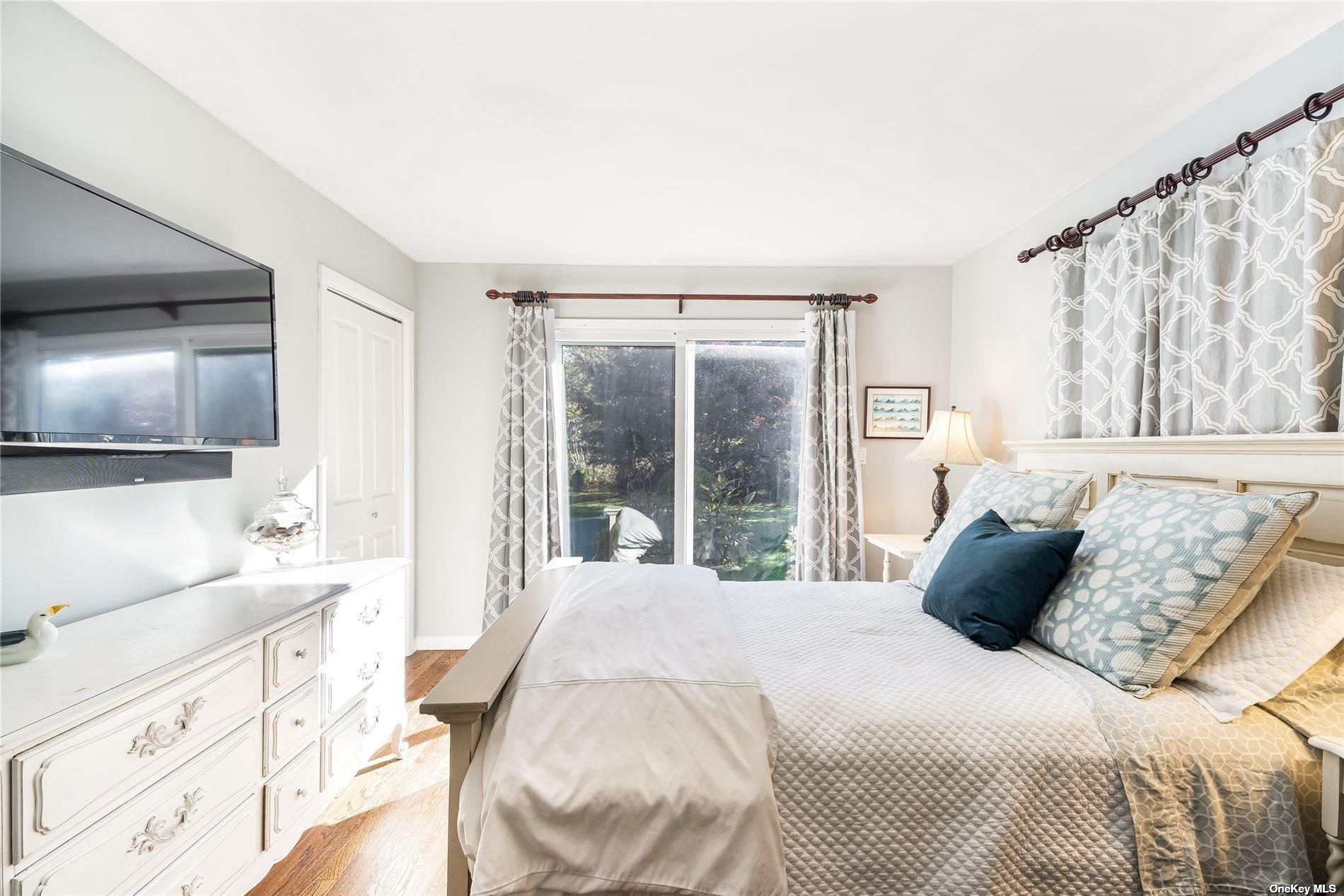 686 Hill Street Southampton Southampton, NY 11968