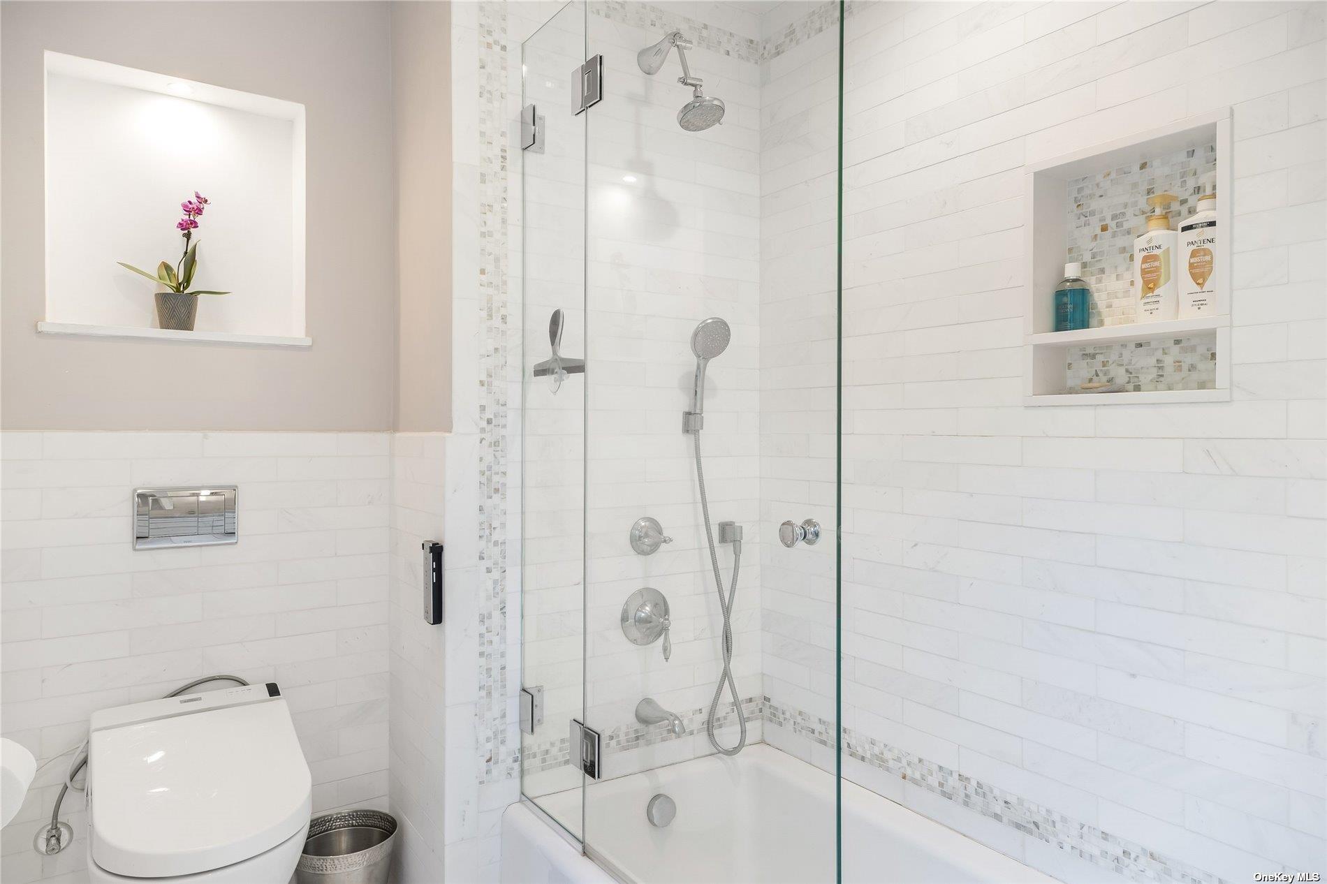 686 Hill Street Southampton Southampton, NY 11968