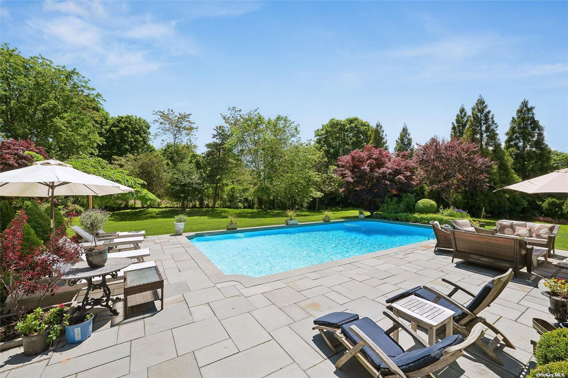 686 Hill Street Southampton Southampton, NY 11968