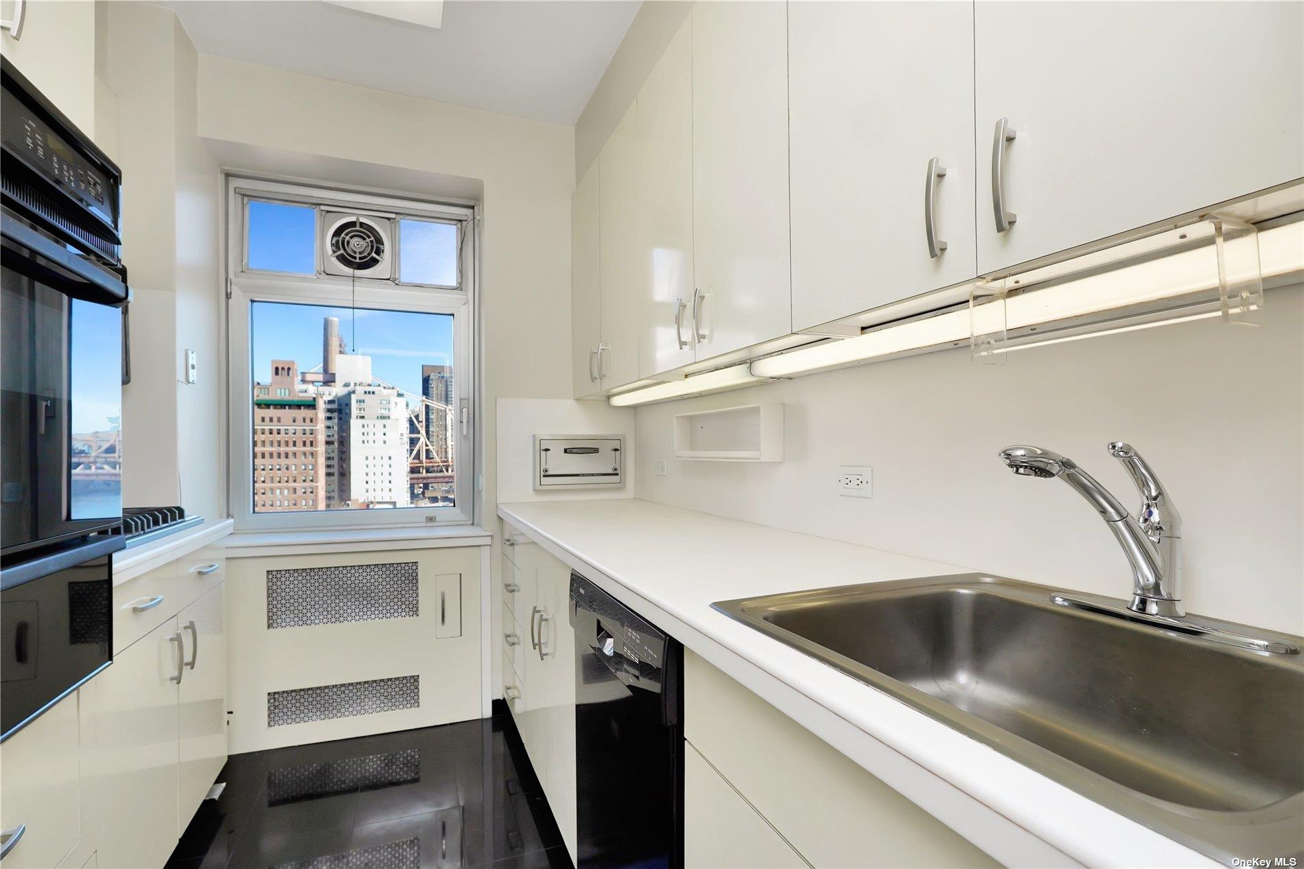 25 Sutton Place S 16-E New York , NY 10022