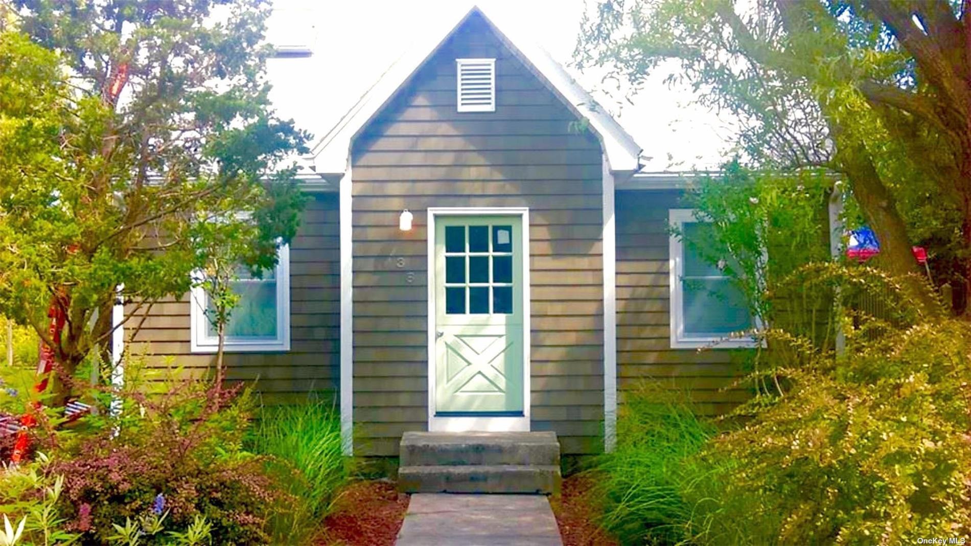 38 Homesite Avenue Seaview Seaview, NY 11770