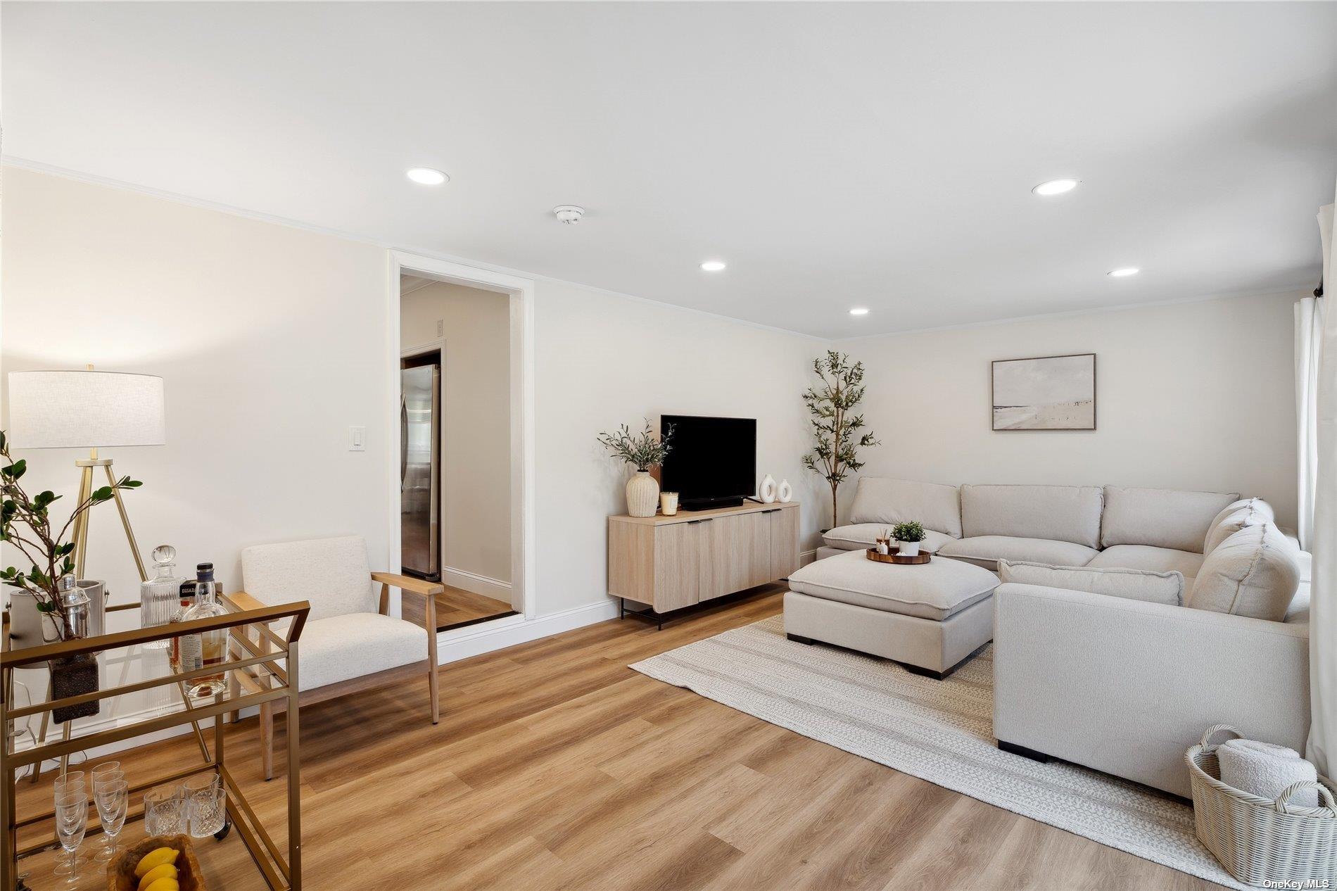 28 Argonne West Road Hampton Bays Hampton Bays, NY 11946