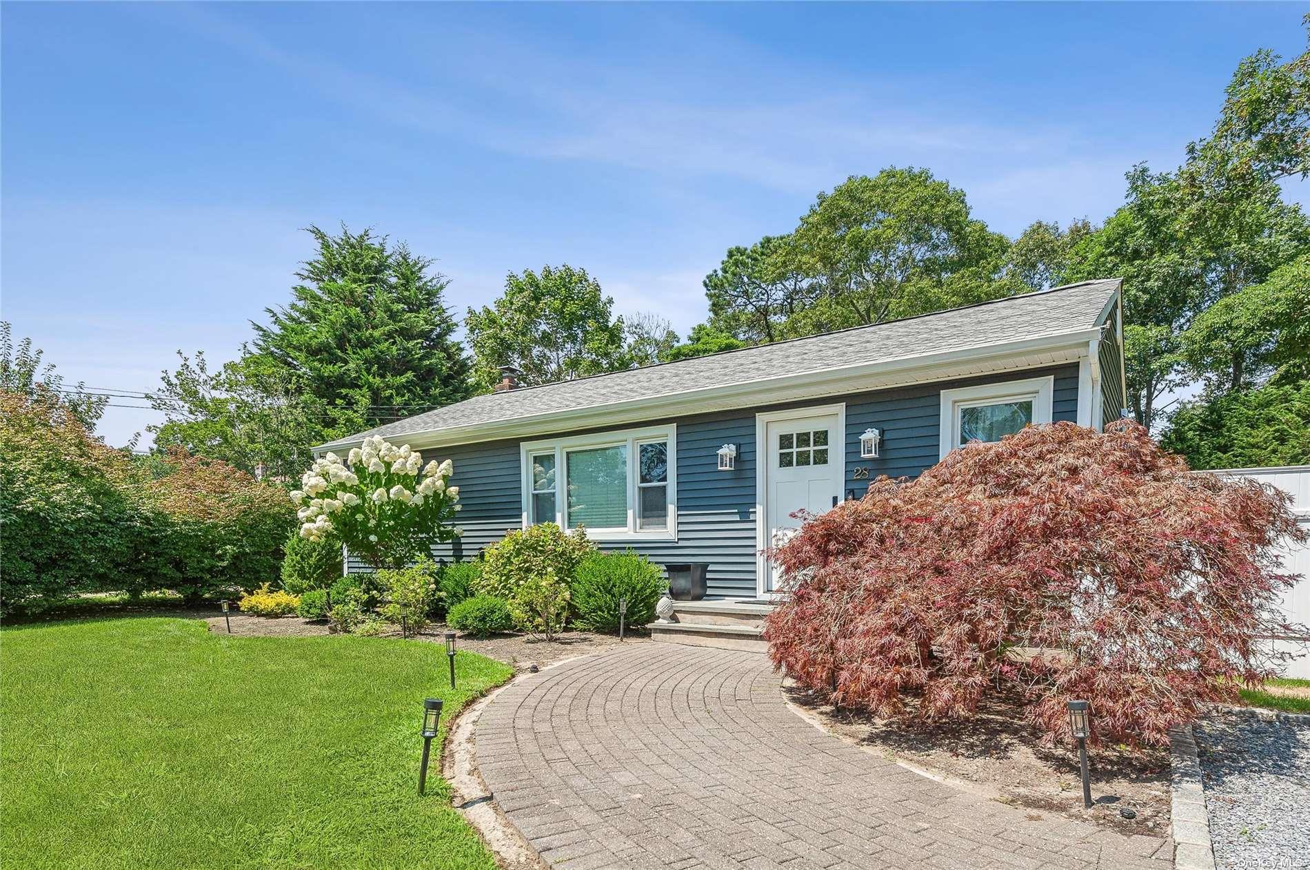 28 Argonne West Road Hampton Bays Hampton Bays, NY 11946