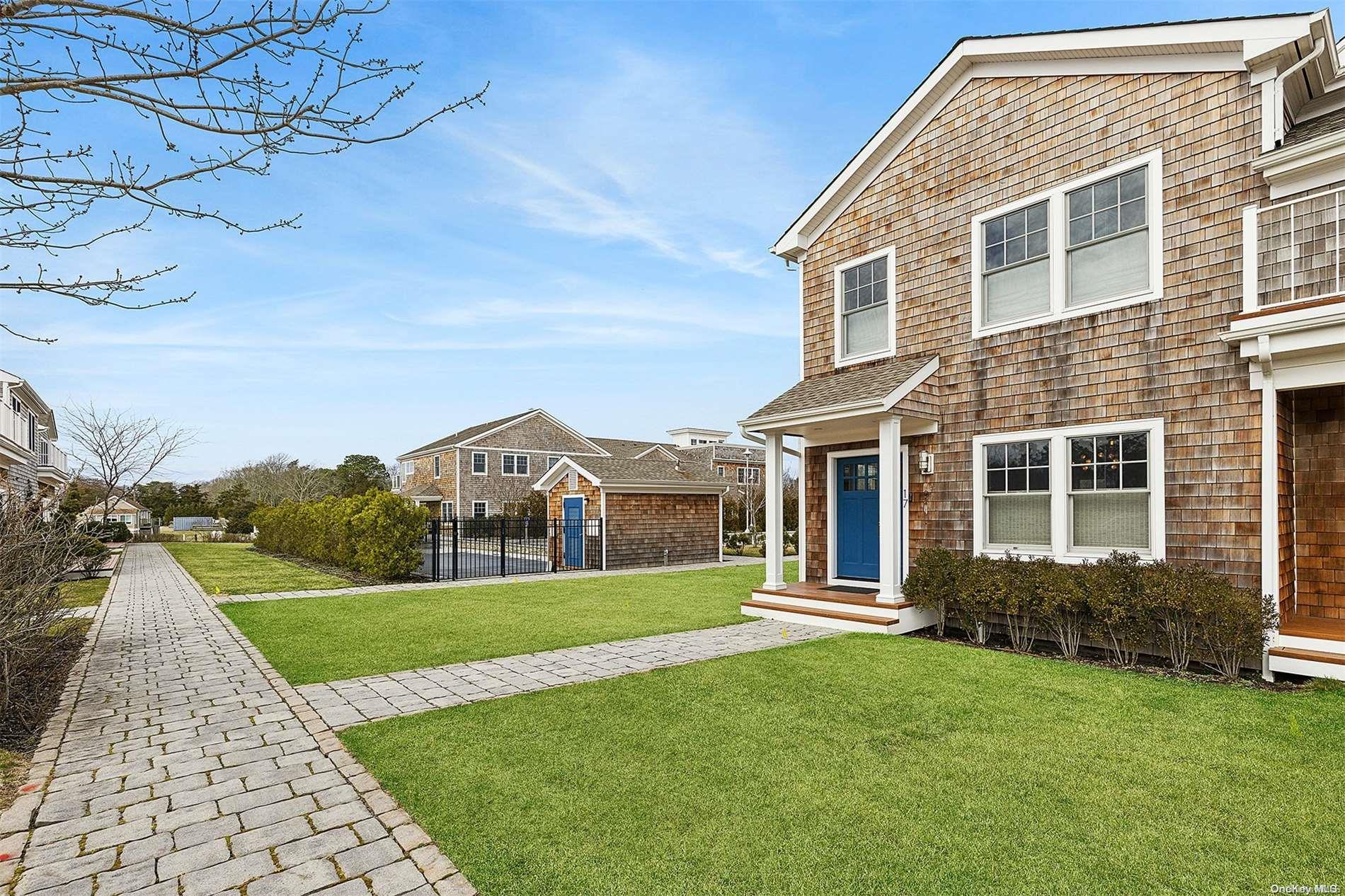 68 Foster Avenue 17 Hampton Bays Hampton Bays, NY 11946