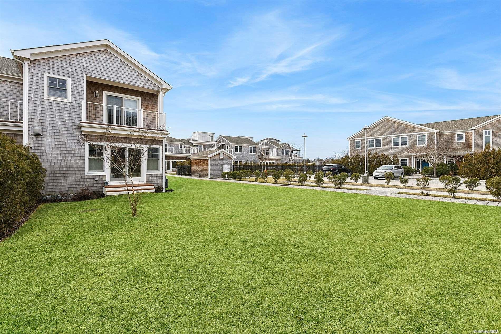 68 Foster Avenue 17 Hampton Bays Hampton Bays, NY 11946