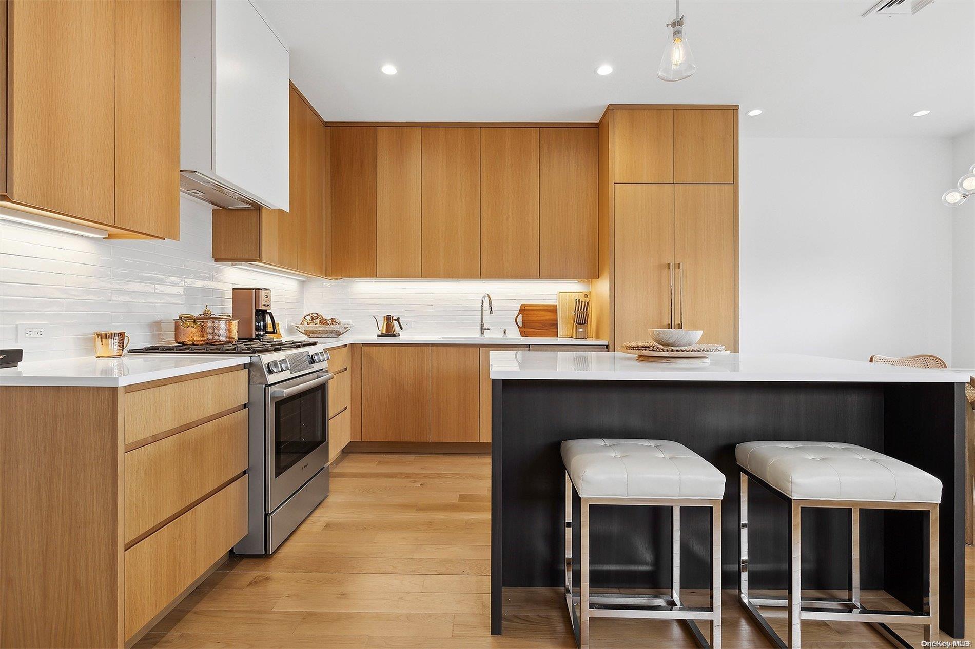 68 Foster Avenue 17 Hampton Bays Hampton Bays, NY 11946