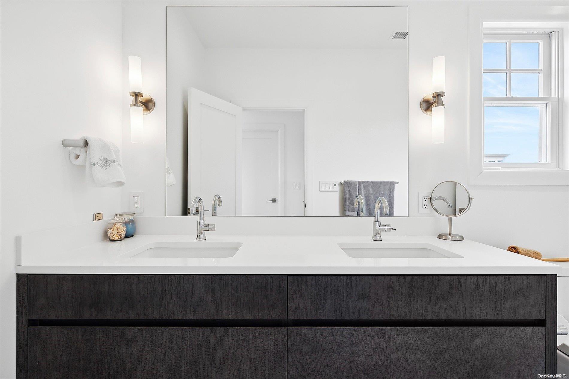 68 Foster Avenue 17 Hampton Bays Hampton Bays, NY 11946