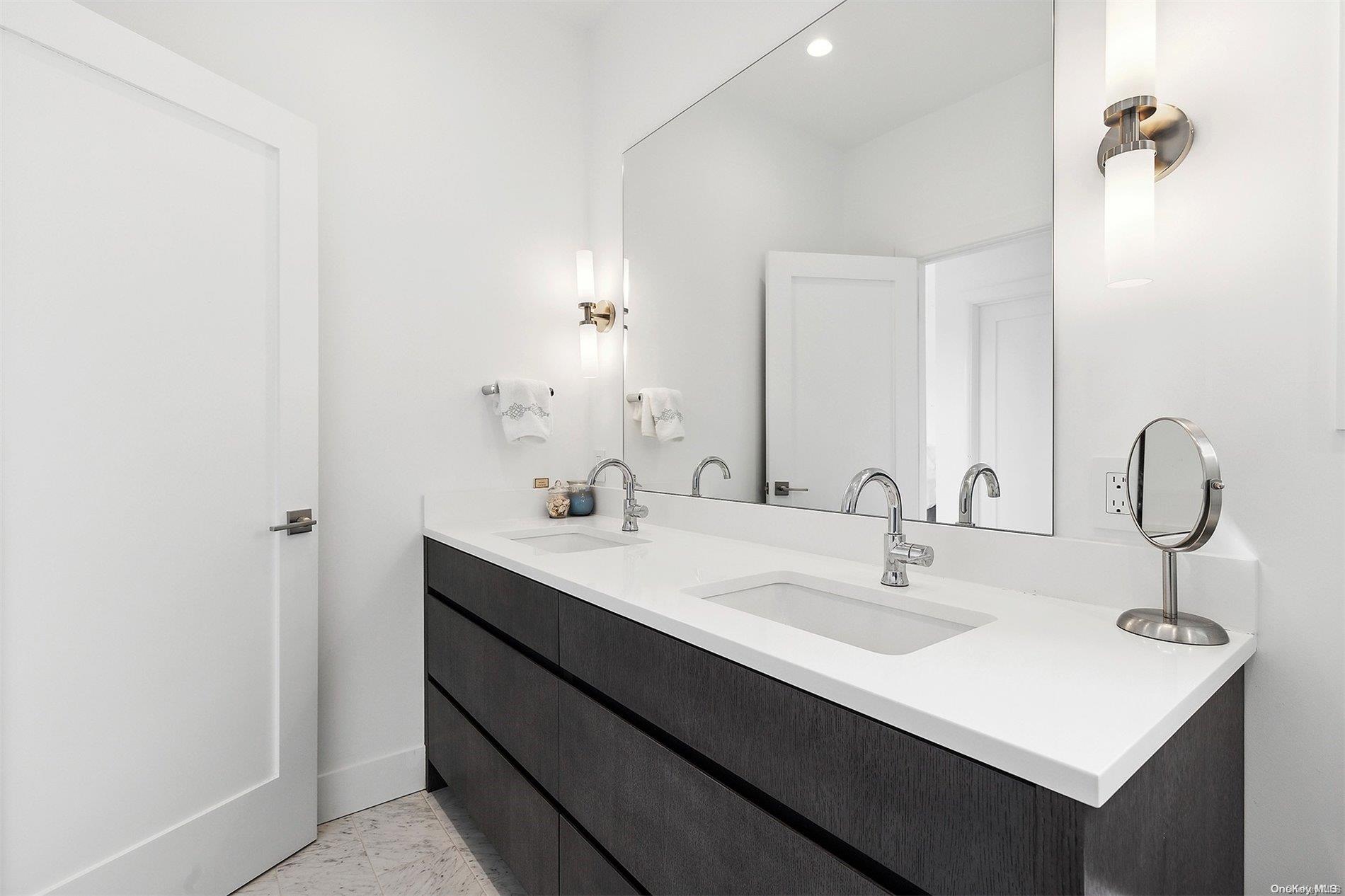 68 Foster Avenue 17 Hampton Bays Hampton Bays, NY 11946