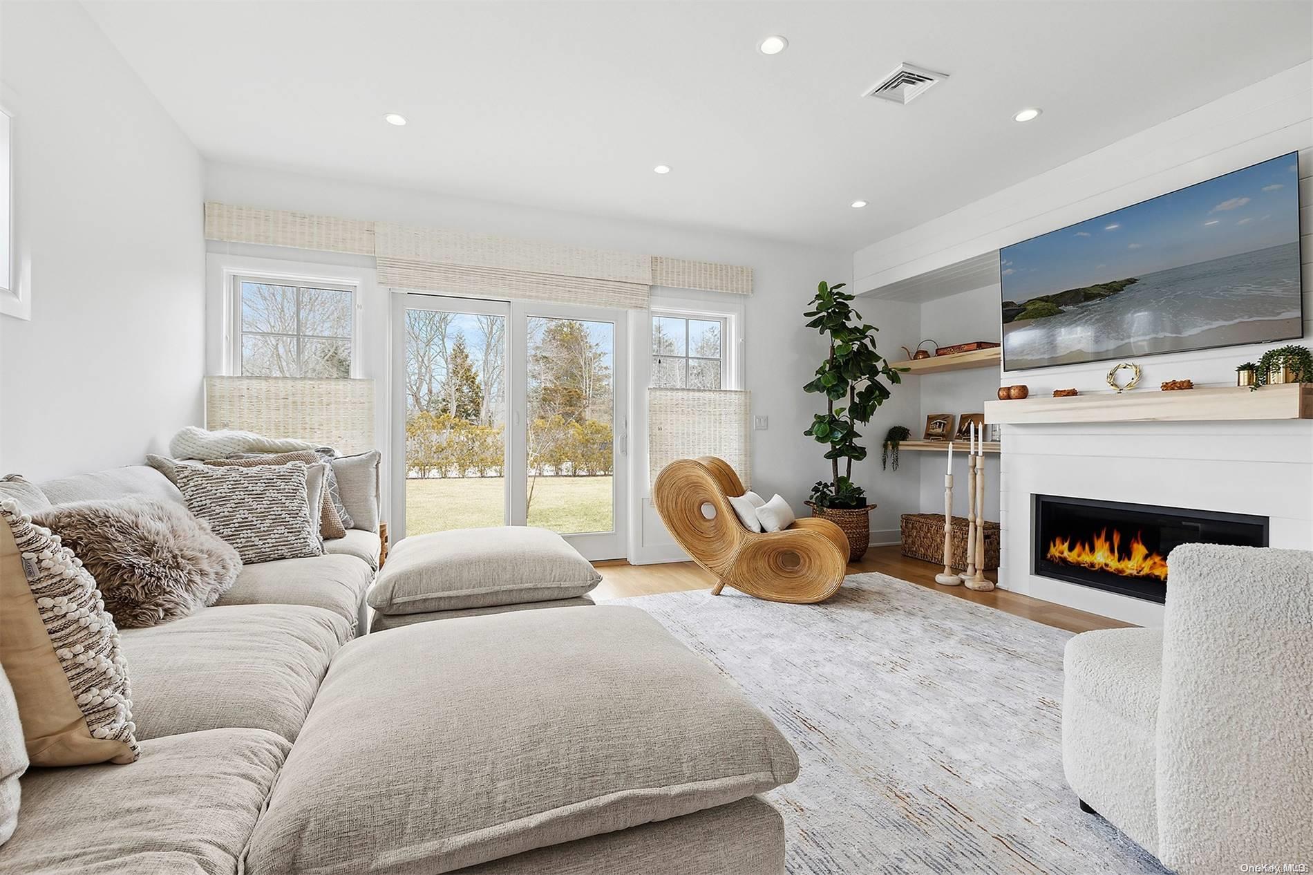 68 Foster Avenue 17 Hampton Bays Hampton Bays, NY 11946