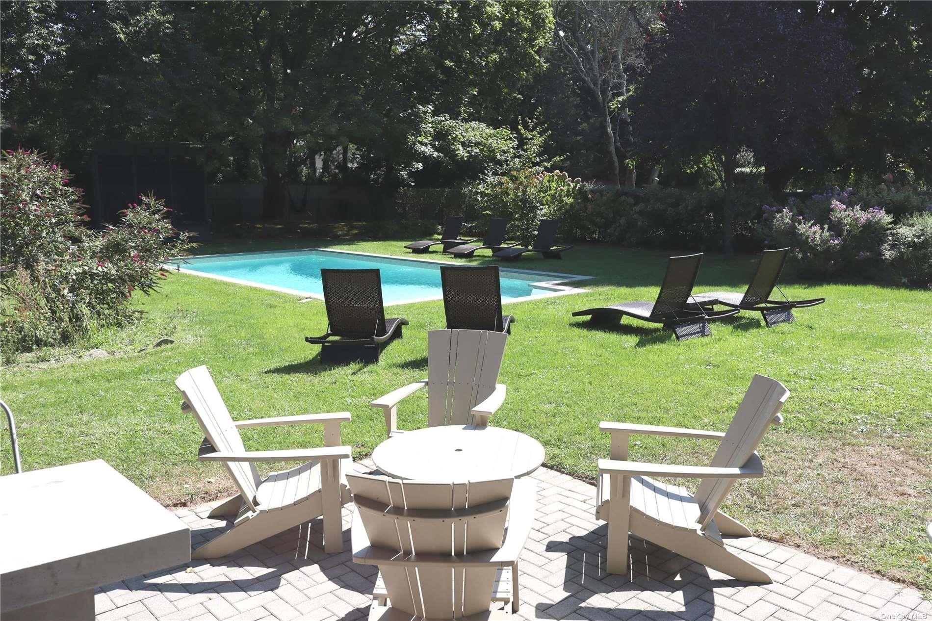 6 Nidzyn Avenue Remsenburg Remsenburg, NY 11960