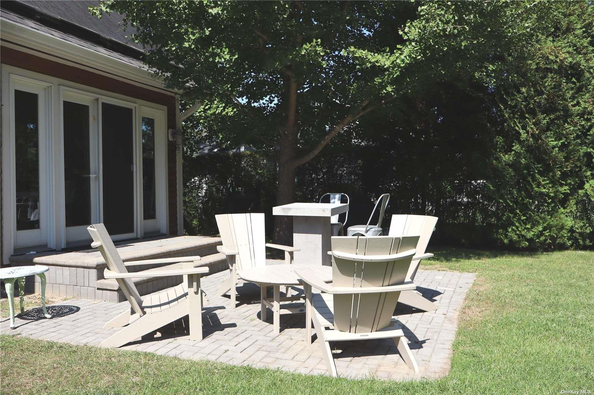 6 Nidzyn Avenue Remsenburg Remsenburg, NY 11960