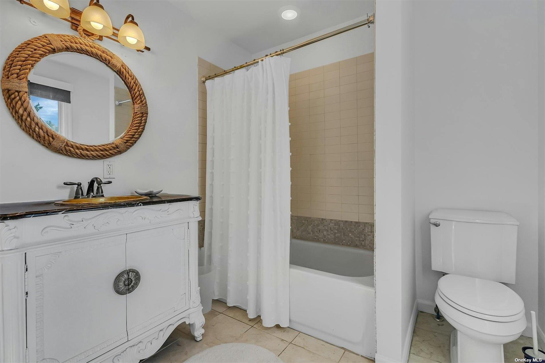 6 Nidzyn Avenue Remsenburg Remsenburg, NY 11960