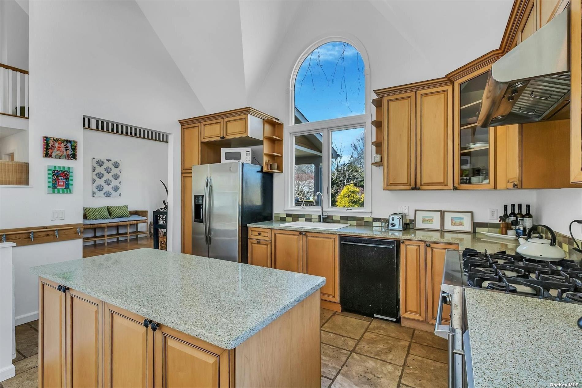 6 Nidzyn Avenue Remsenburg Remsenburg, NY 11960