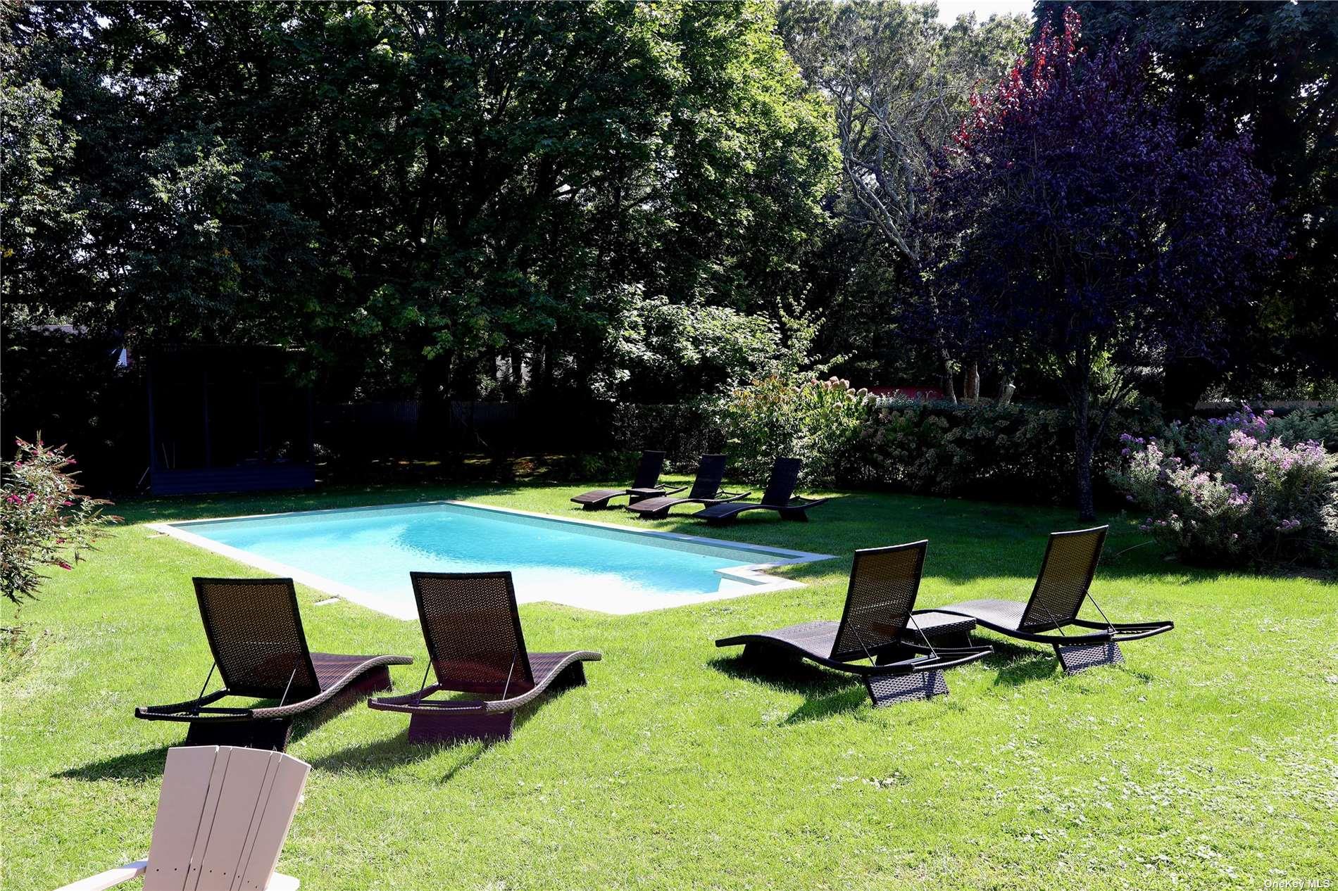 6 Nidzyn Avenue Remsenburg Remsenburg, NY 11960