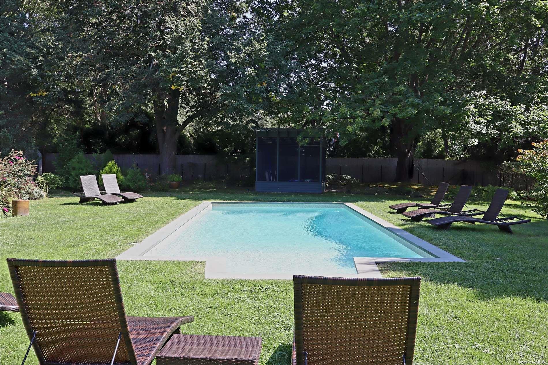 6 Nidzyn Avenue Remsenburg Remsenburg, NY 11960