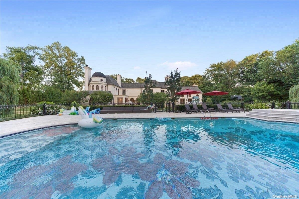 5 Longwood Road Sands Point Sands Point, NY 11050