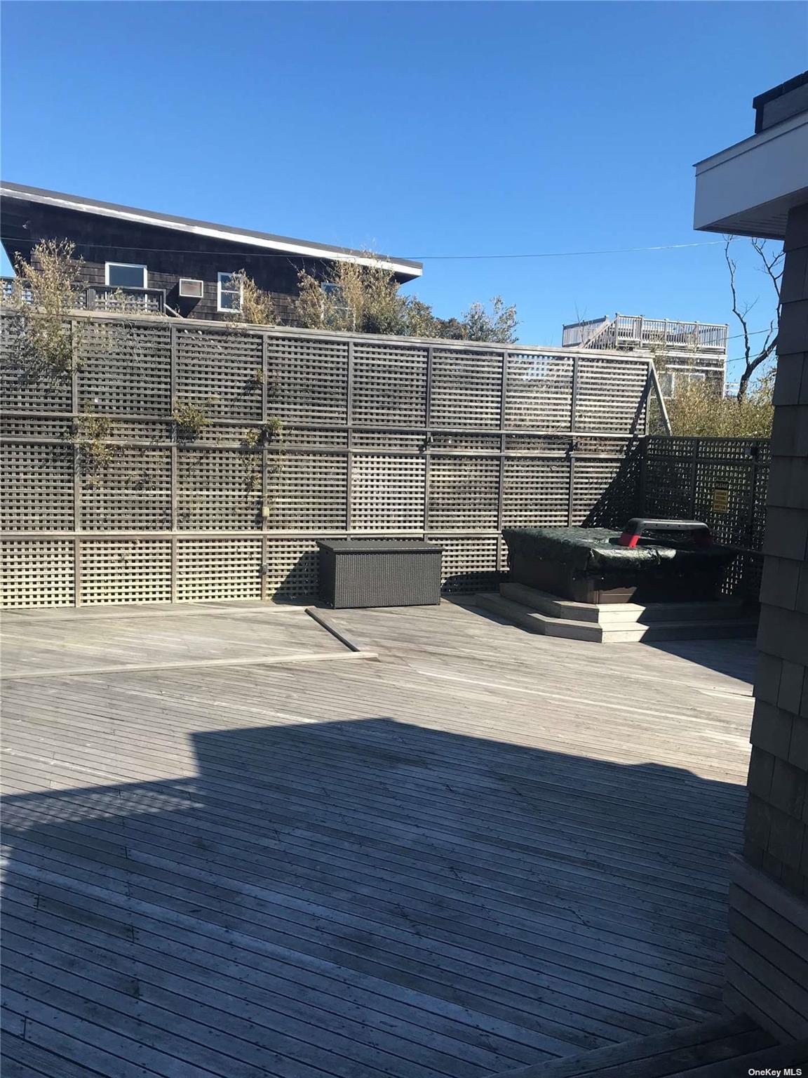 16 Crescent Seaview Seaview, NY 11770