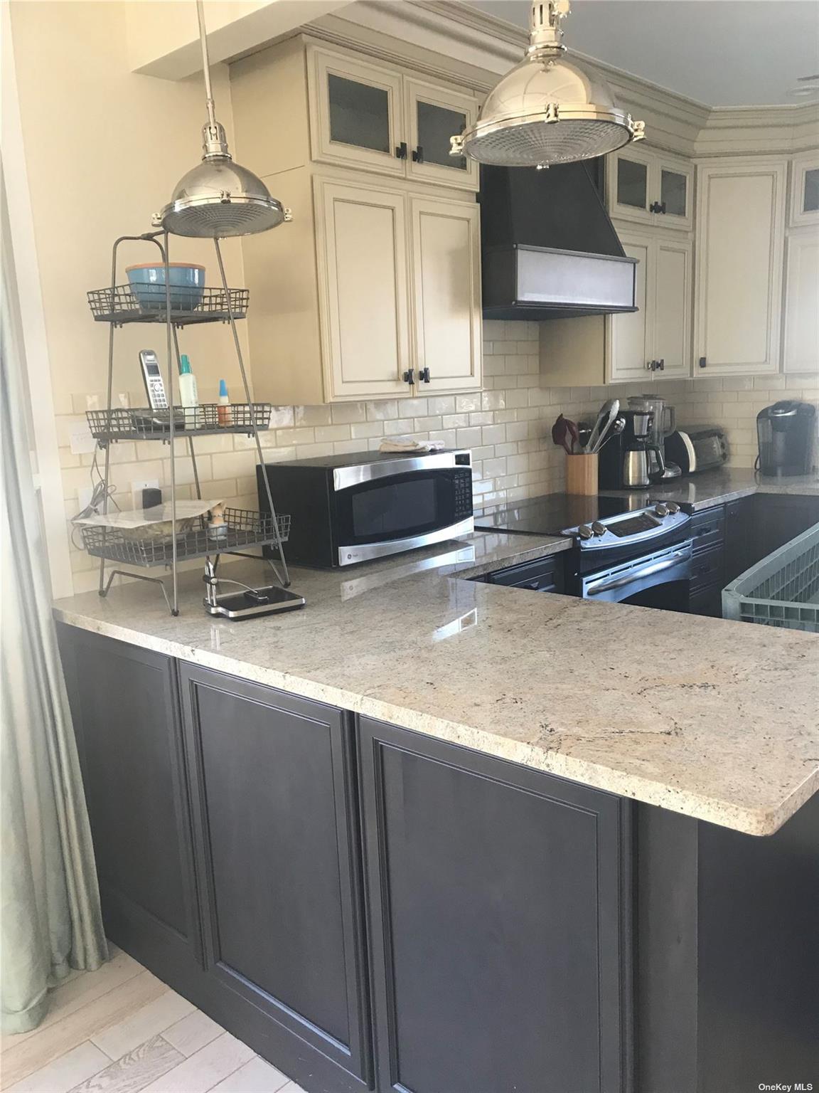 16 Crescent Seaview Seaview, NY 11770