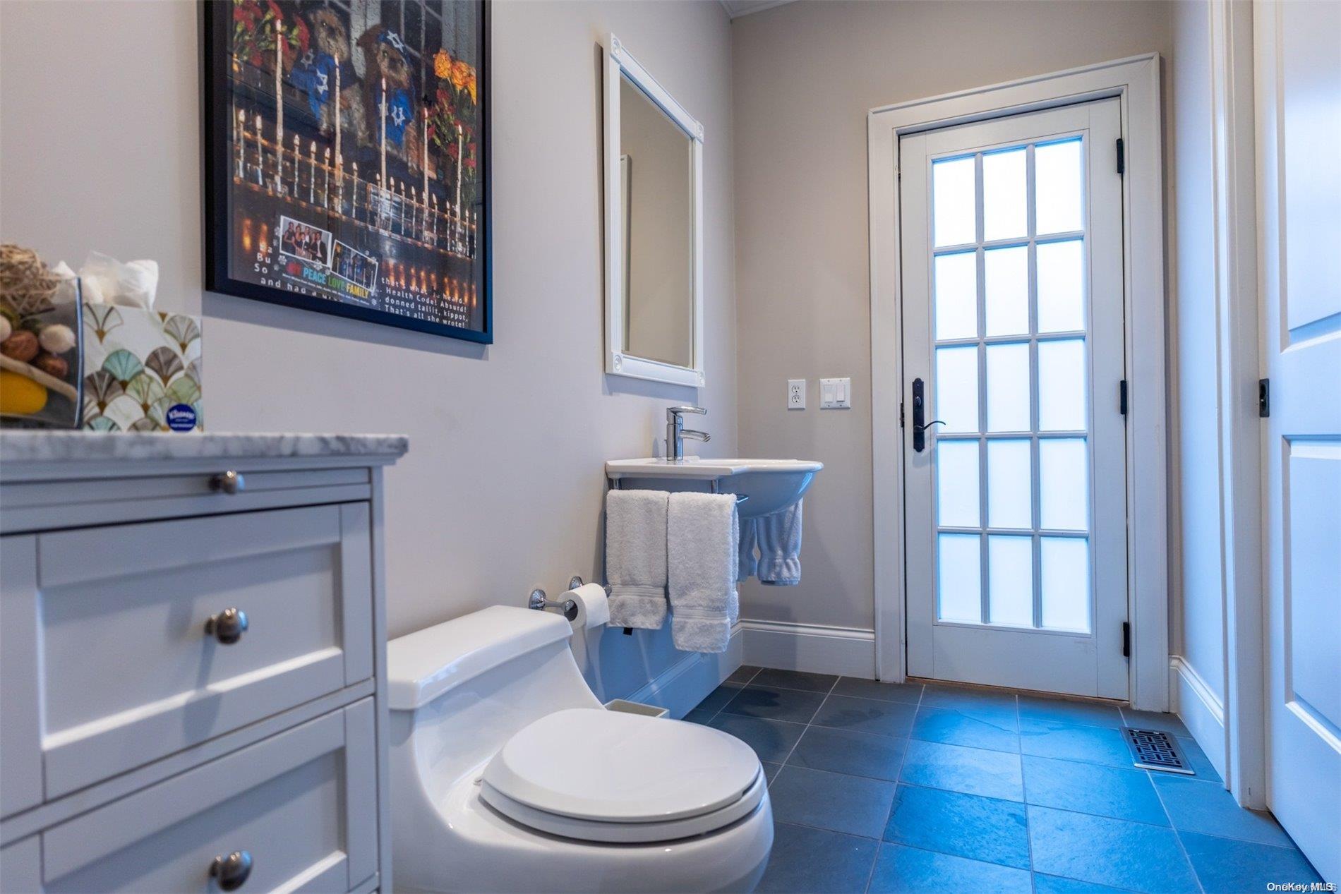 11 Cowhill Lane Wainscott Wainscott, NY 11975