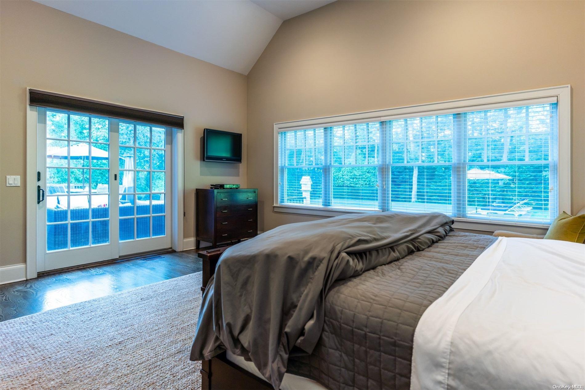 11 Cowhill Lane Wainscott Wainscott, NY 11975