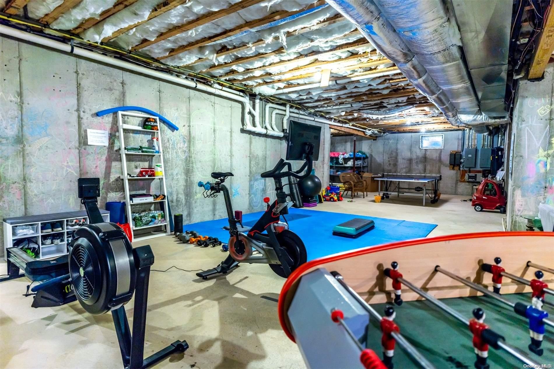 11 Cowhill Lane Wainscott Wainscott, NY 11975