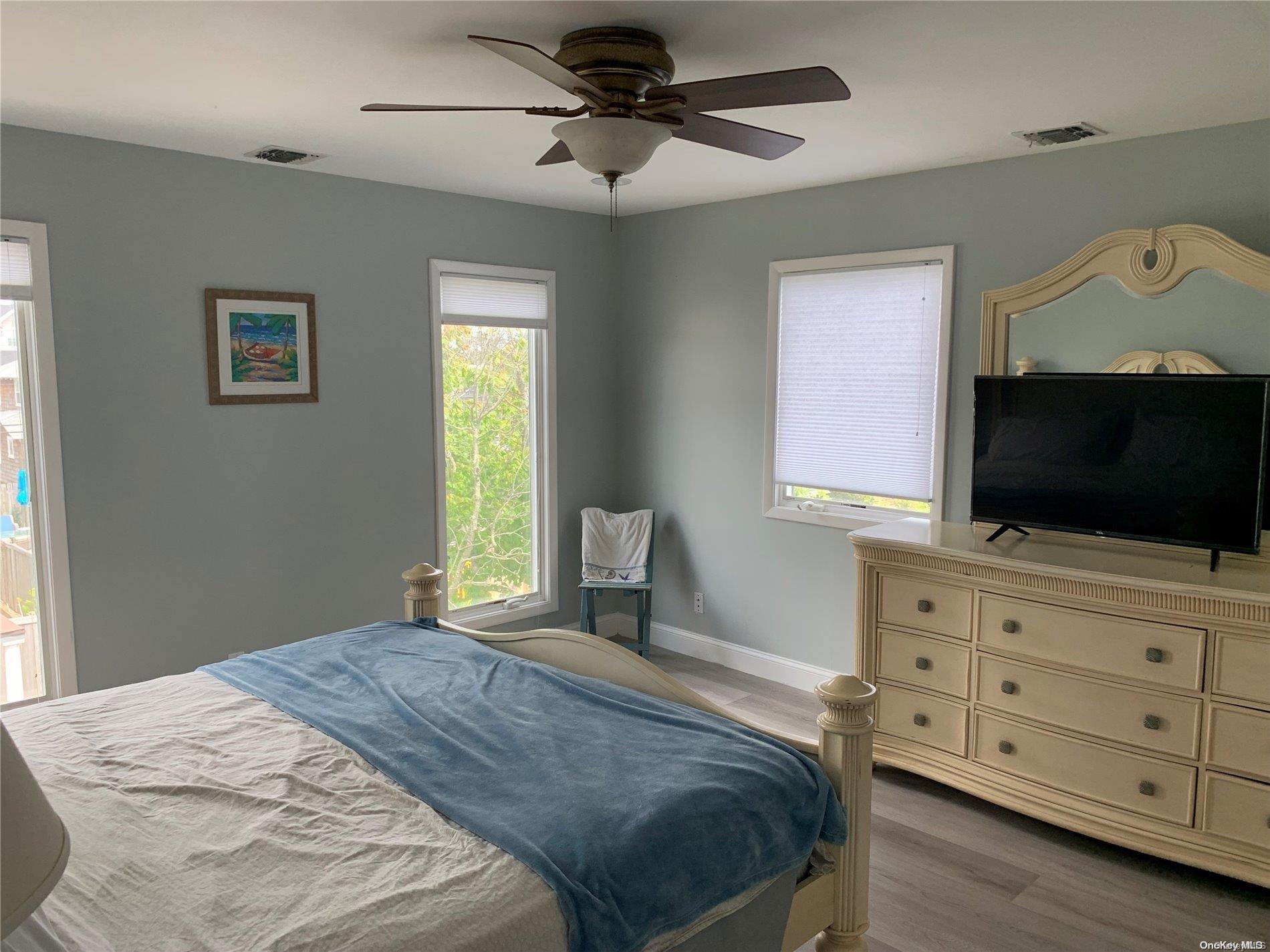 187 Cottage Walk Ocean Beach Ocean Beach, NY 11770