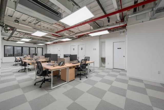 32-24 Steinway Street Astoria Astoria, NY 11103