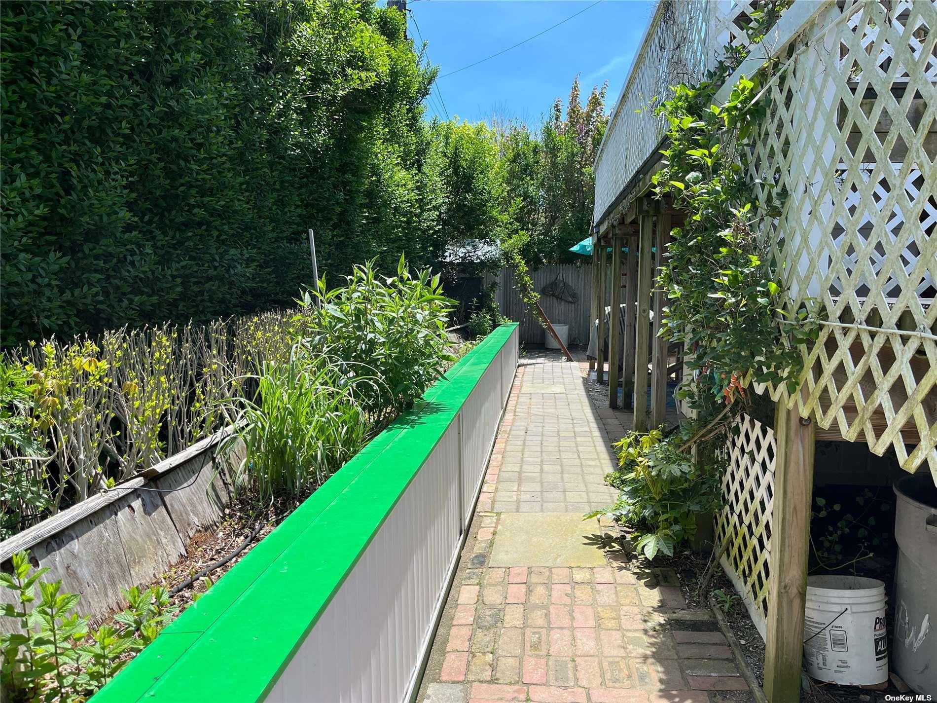 4 Surfview Walk Seaview Seaview, NY 11770