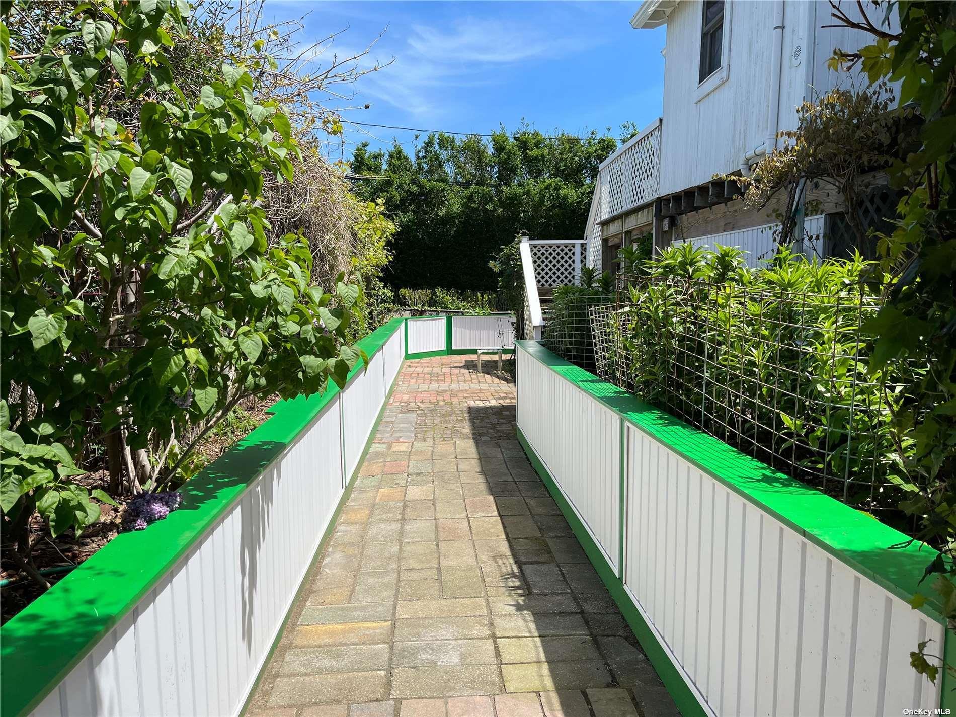 4 Surfview Walk Seaview Seaview, NY 11770