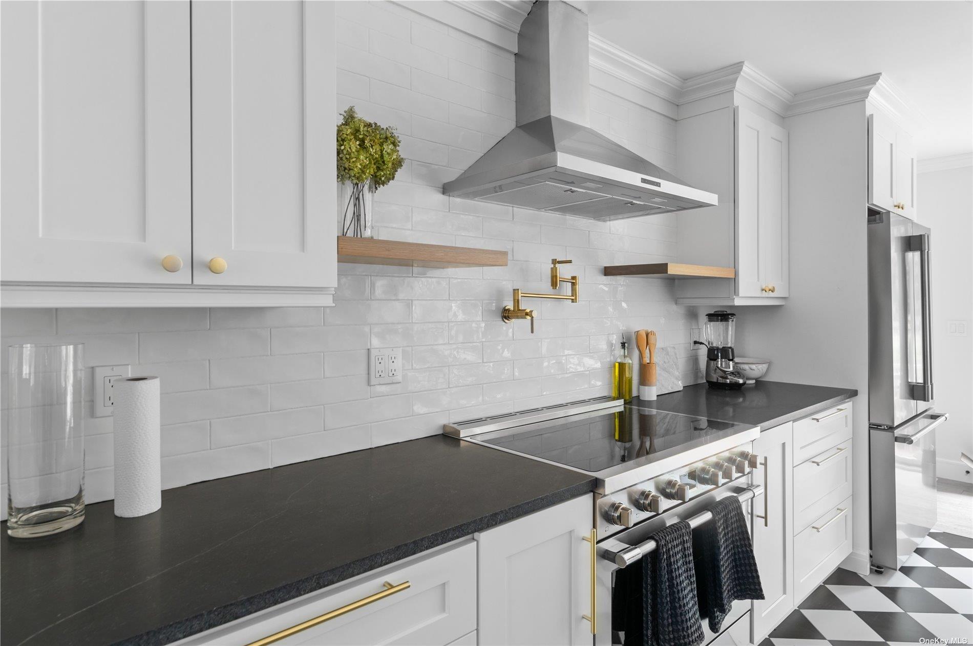 870 Stars Road East Marion East Marion, NY 11939