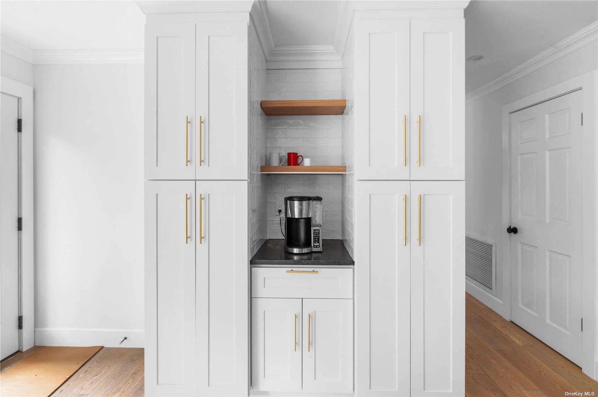 870 Stars Road East Marion East Marion, NY 11939